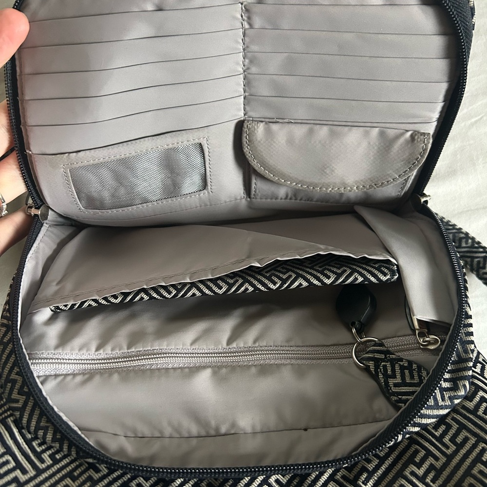 Travelon Crossbody Bag and wallet - Picture 5 of 7